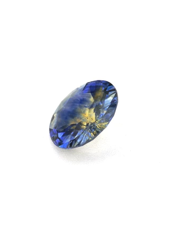 Nangi fine jewelry - blue gemstone in gold