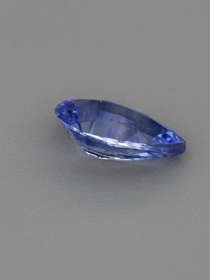 Nangi fine jewelry - blue sapphire gemstone in gold
