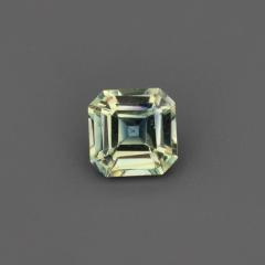 Nangi fine jewelry - green gemstone in gold
