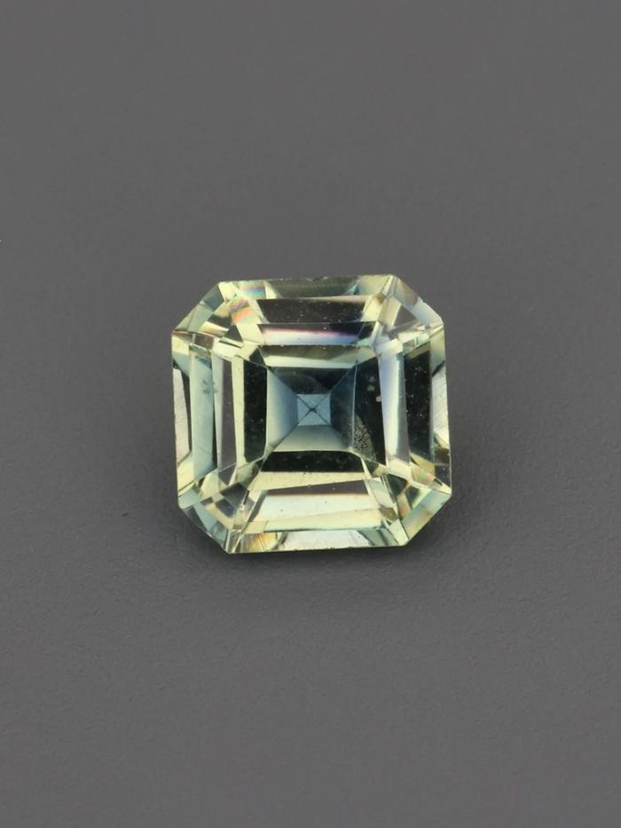 Nangi fine jewelry - green gemstone in gold
