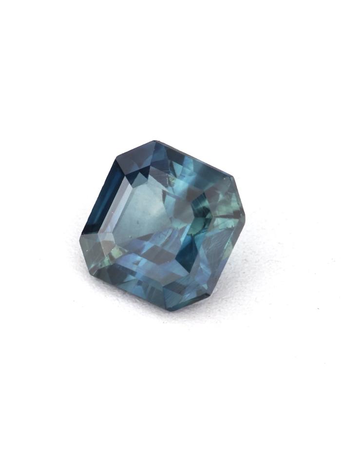 Nangi fine jewelry - blue gemstone in gold