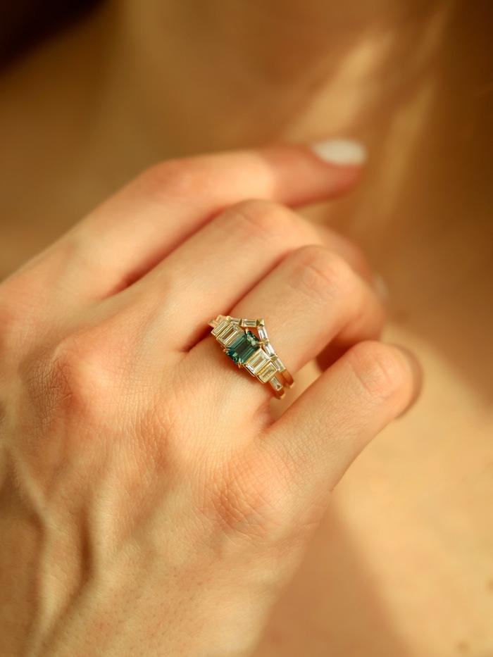 Nangi fine jewelry - teal / Peacock ring in yellow gold