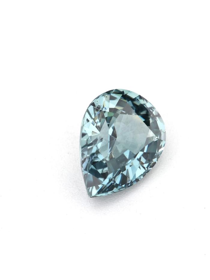 Nangi fine jewelry - blue gemstone in gold