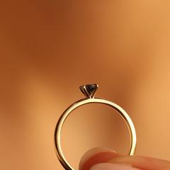 Nangi fine jewelry - blue sapphire ring in yellow gold