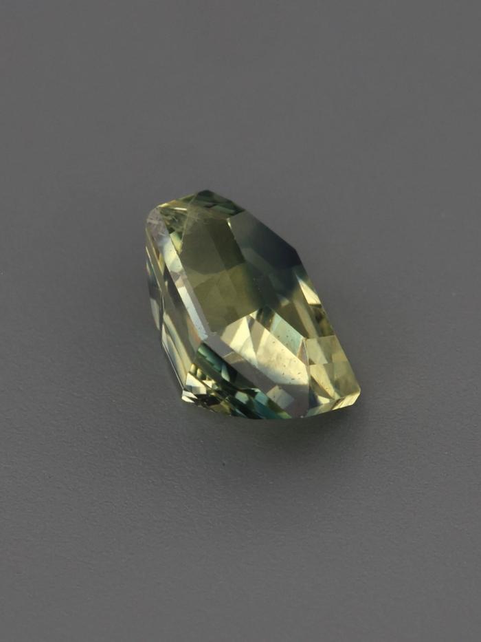 Nangi fine jewelry - green gemstone in gold