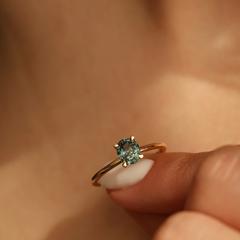 Nangi fine jewelry - teal / Peacock ring in yellow gold