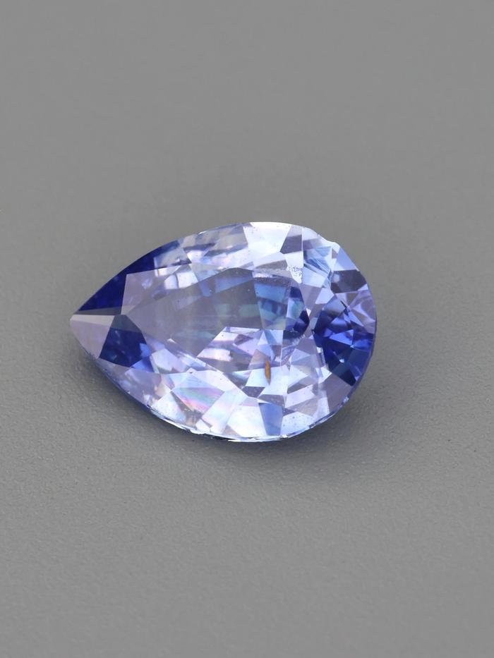 Nangi fine jewelry - blue sapphire gemstone in gold