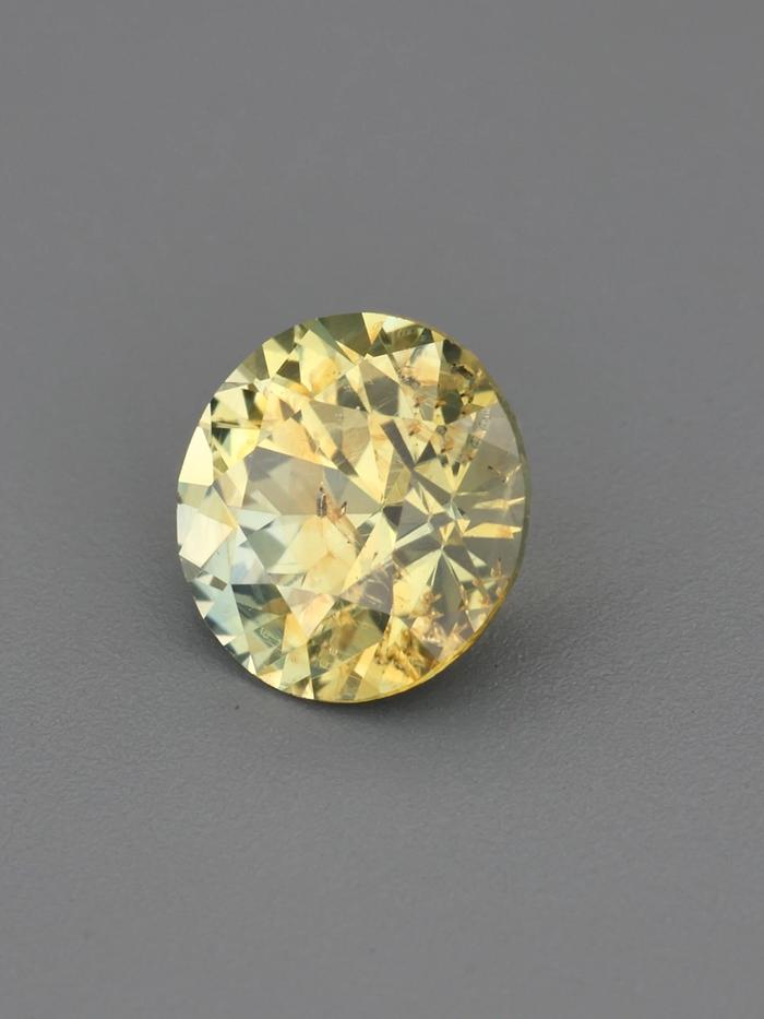 Nangi fine jewelry - yellow gemstone in gold