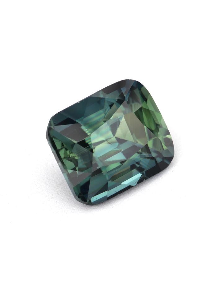 Nangi fine jewelry - green gemstone in gold