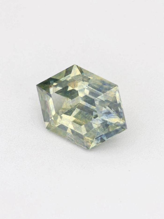 Nangi fine jewelry - green sapphire gemstone in gold