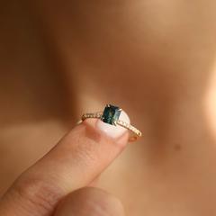 Nangi fine jewelry - blue sapphire ring in yellow gold