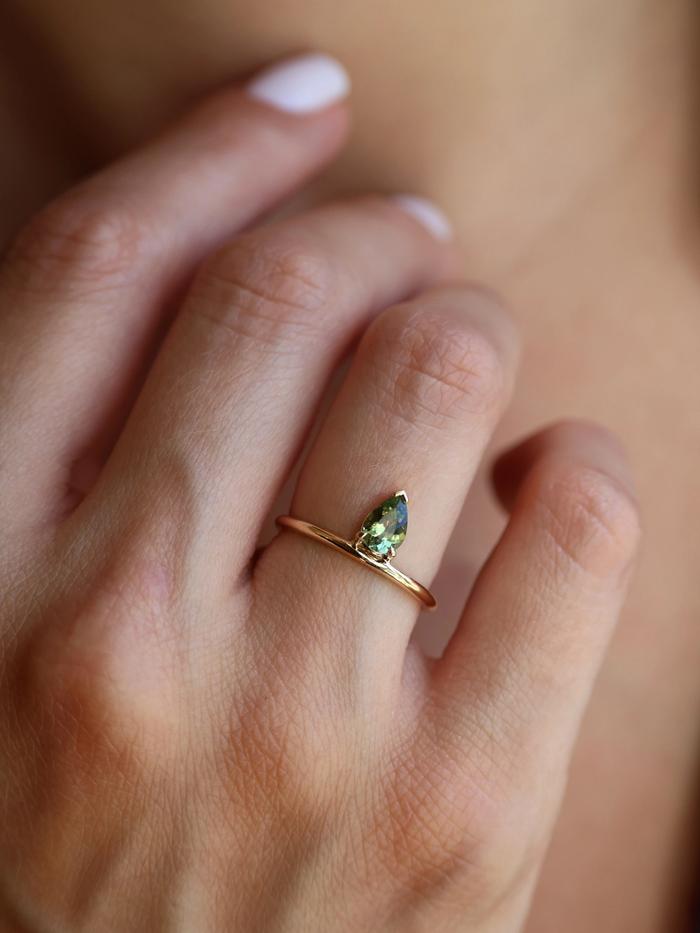 Nangi fine jewelry - green tourmaline ring in yellow gold