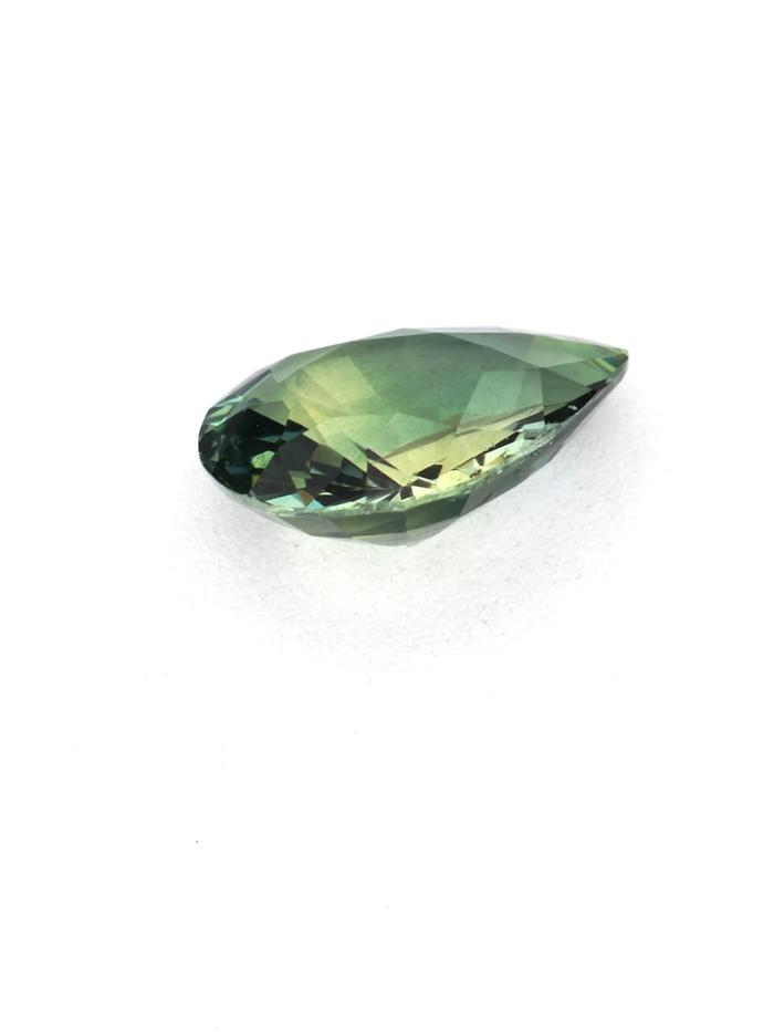 Nangi fine jewelry - green sapphire gemstone in gold