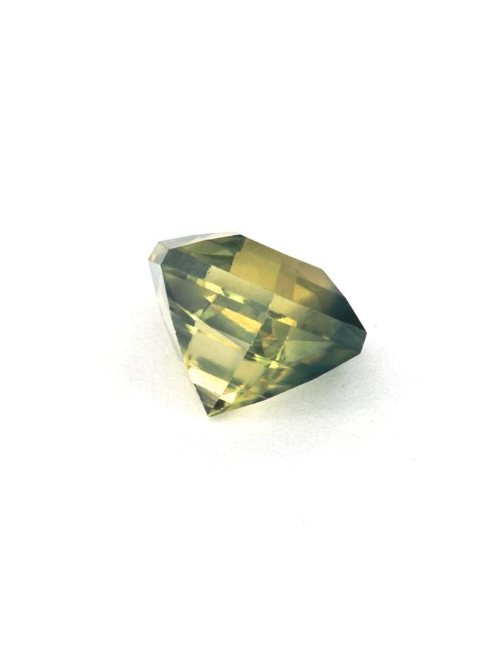 Nangi fine jewelry - green gemstone in gold