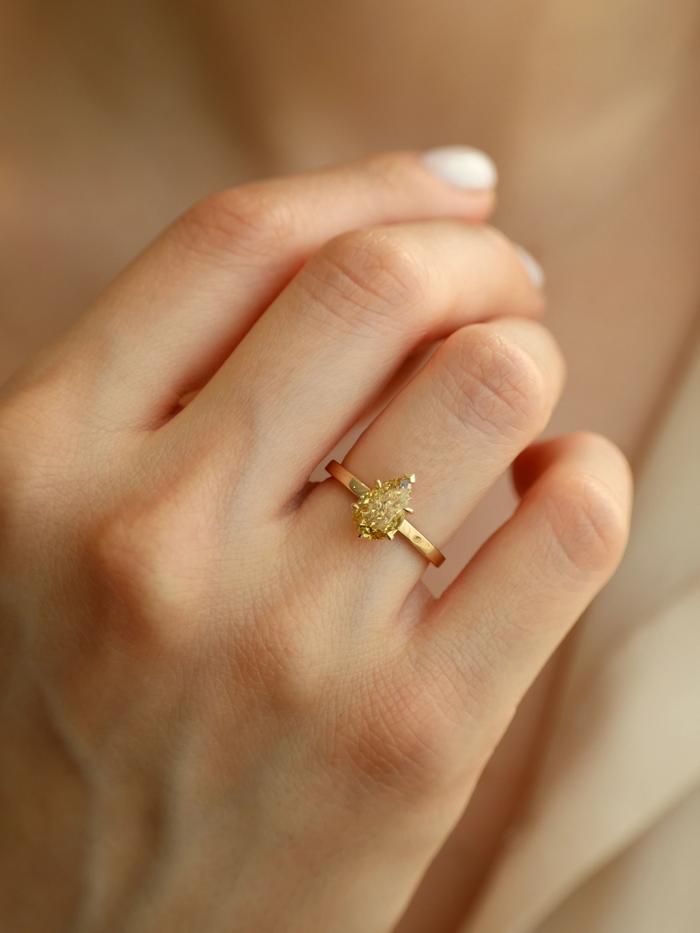 Nangi fine jewelry - lab-grown diamond ring in yellow gold