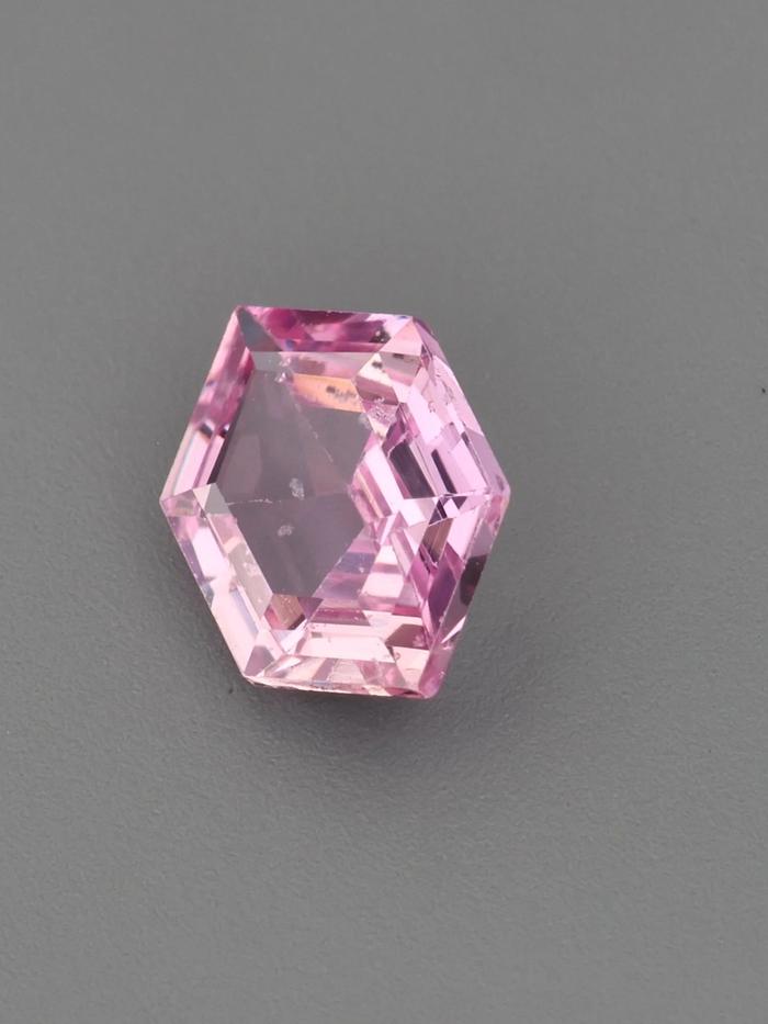 Nangi fine jewelry - pink gemstone in gold