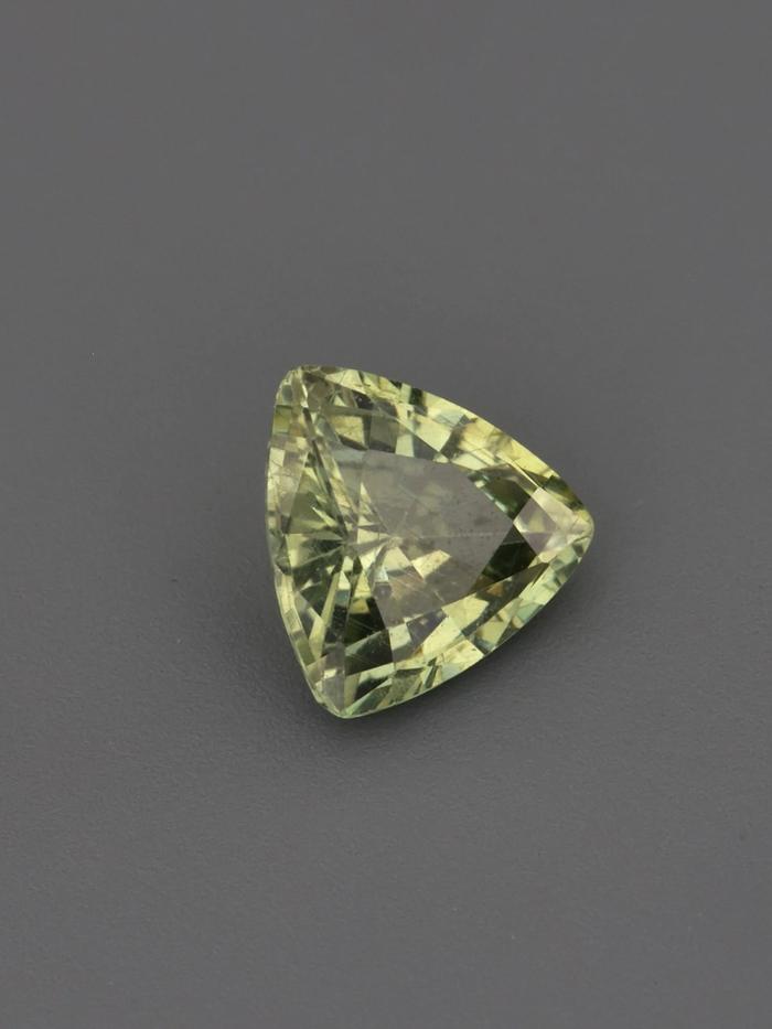 Nangi fine jewelry - green gemstone in gold