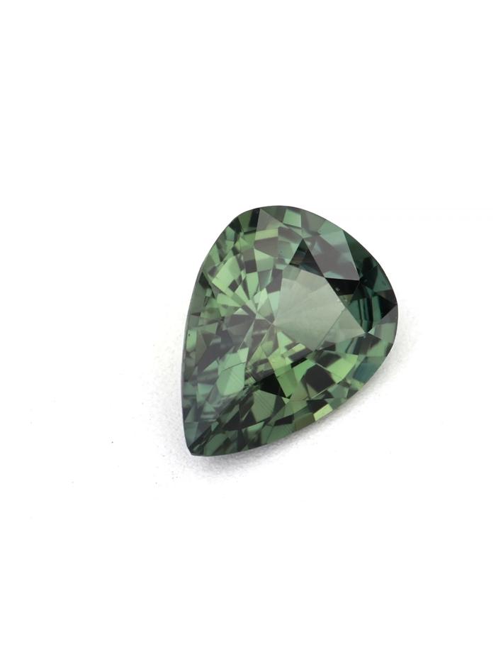 Nangi fine jewelry - green gemstone in gold