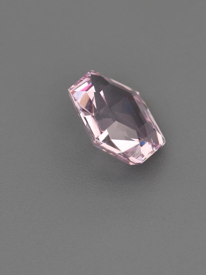 Nangi fine jewelry - pink sapphire gemstone in gold