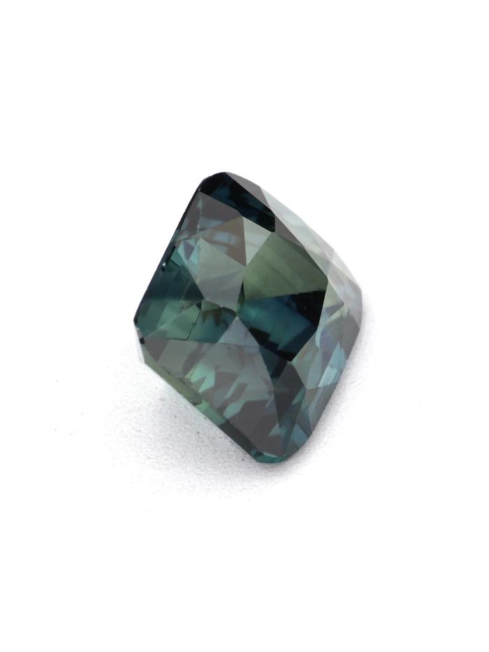 Nangi fine jewelry - green gemstone in gold