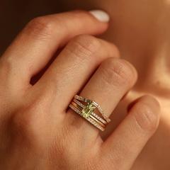 Nangi fine jewelry - green sapphire ring in yellow gold