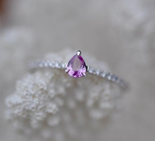 Nangi fine jewelry - pink sapphire ring in white gold