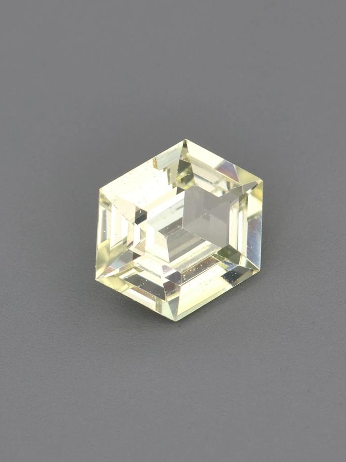Nangi fine jewelry - champagne sapphire gemstone in gold