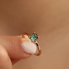 Nangi fine jewelry - green sapphire ring in rose_gold
