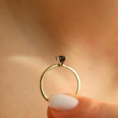 Nangi fine jewelry - blue sapphire ring in yellow gold