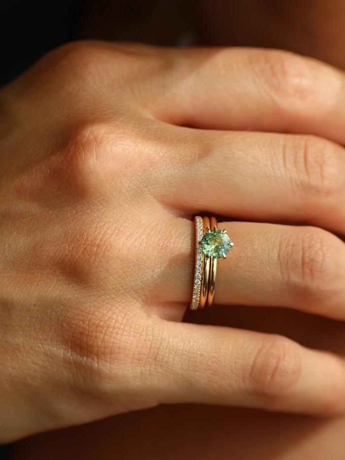 Nangi fine jewelry - green ring in yellow gold