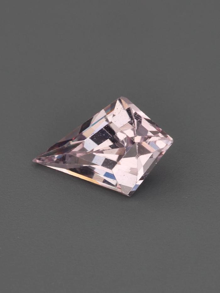 Nangi fine jewelry - pink gemstone in gold
