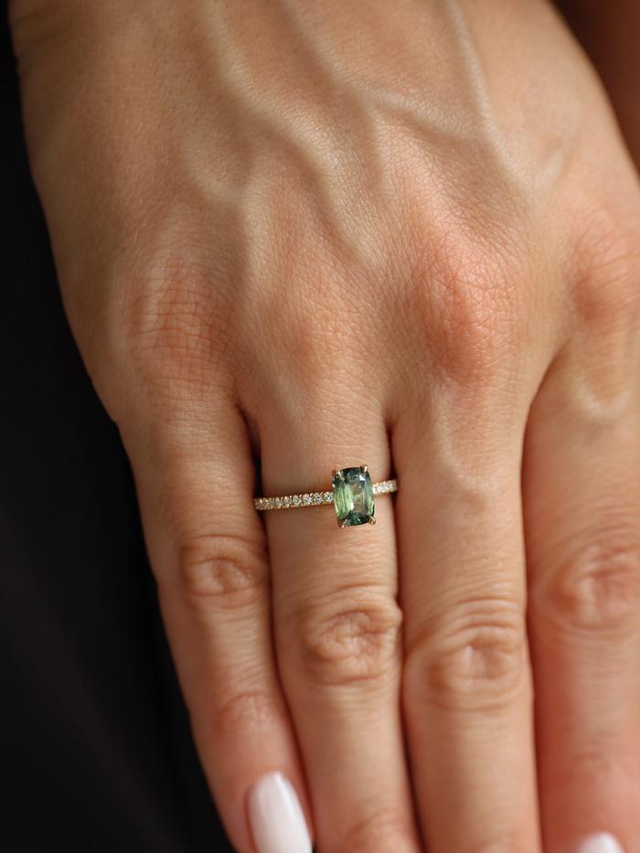 Nangi fine jewelry - green ring in yellow gold