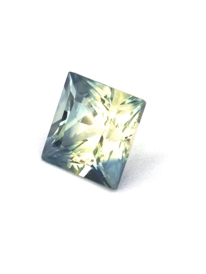 Nangi fine jewelry - teal / Peacock gemstone in gold