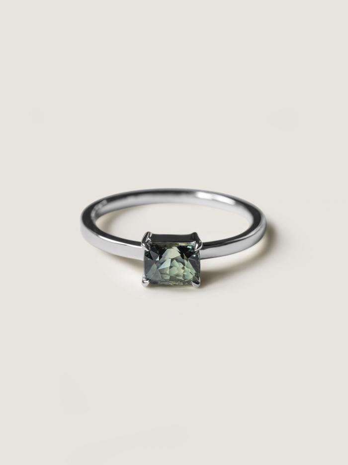 Nangi fine jewelry - green sapphire ring in white gold