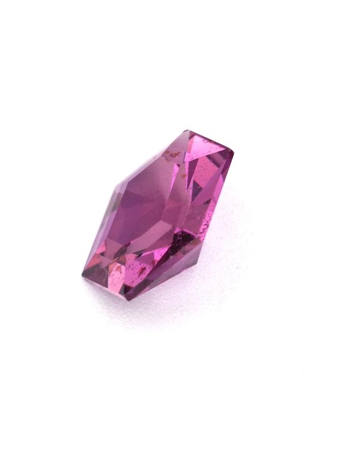 Nangi fine jewelry - pink sapphire gemstone in gold
