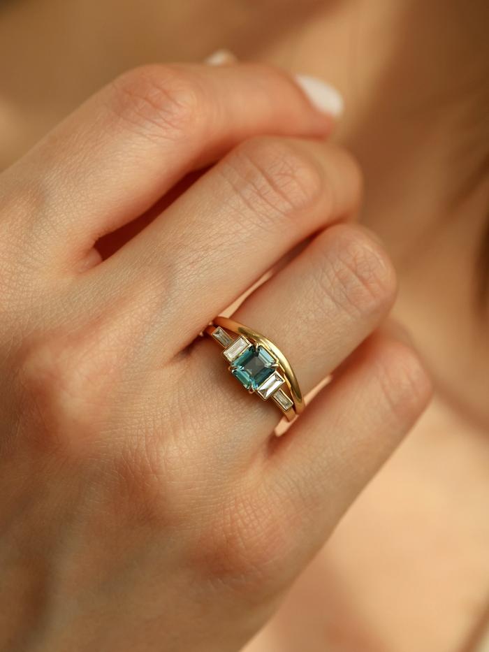 Nangi fine jewelry - teal / Peacock ring in yellow gold