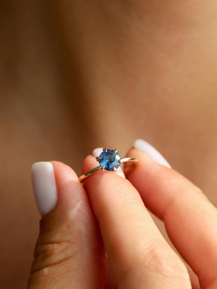 Nangi fine jewelry - teal / Peacock ring in yellow gold