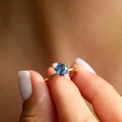 Nangi fine jewelry - teal / Peacock ring in yellow gold