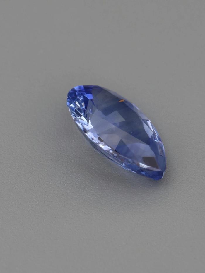 Nangi fine jewelry - blue sapphire gemstone in gold
