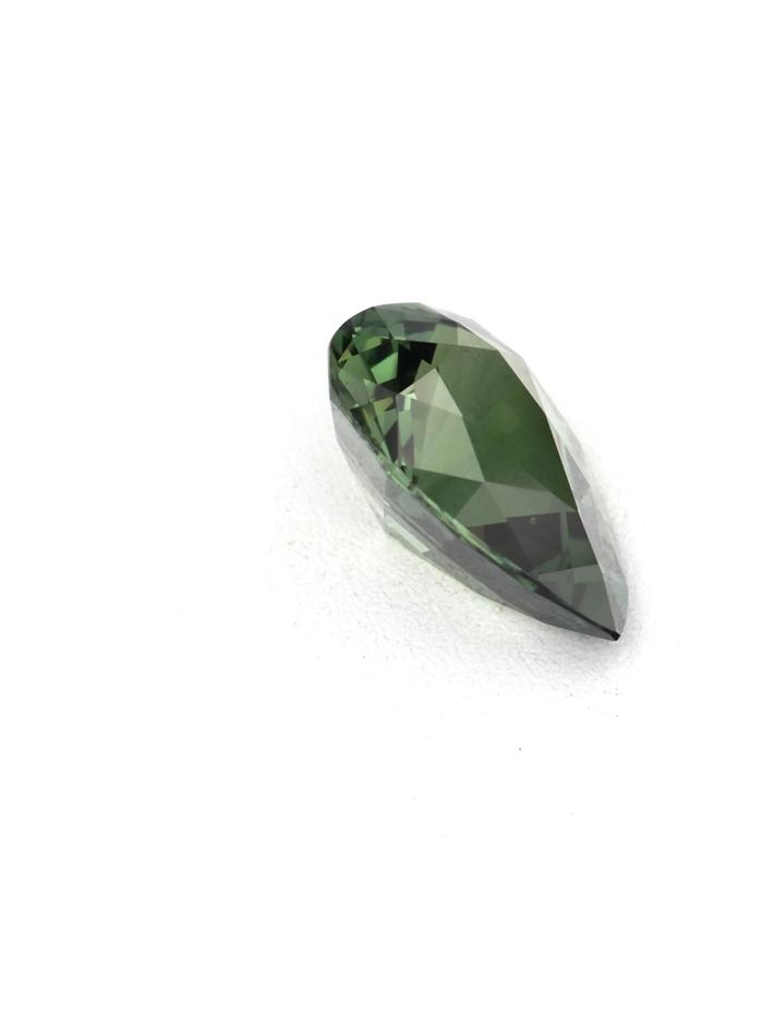 Nangi fine jewelry - green gemstone in gold