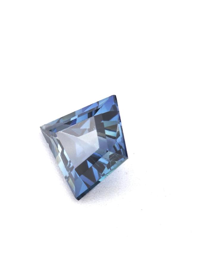 Nangi fine jewelry - blue gemstone in gold