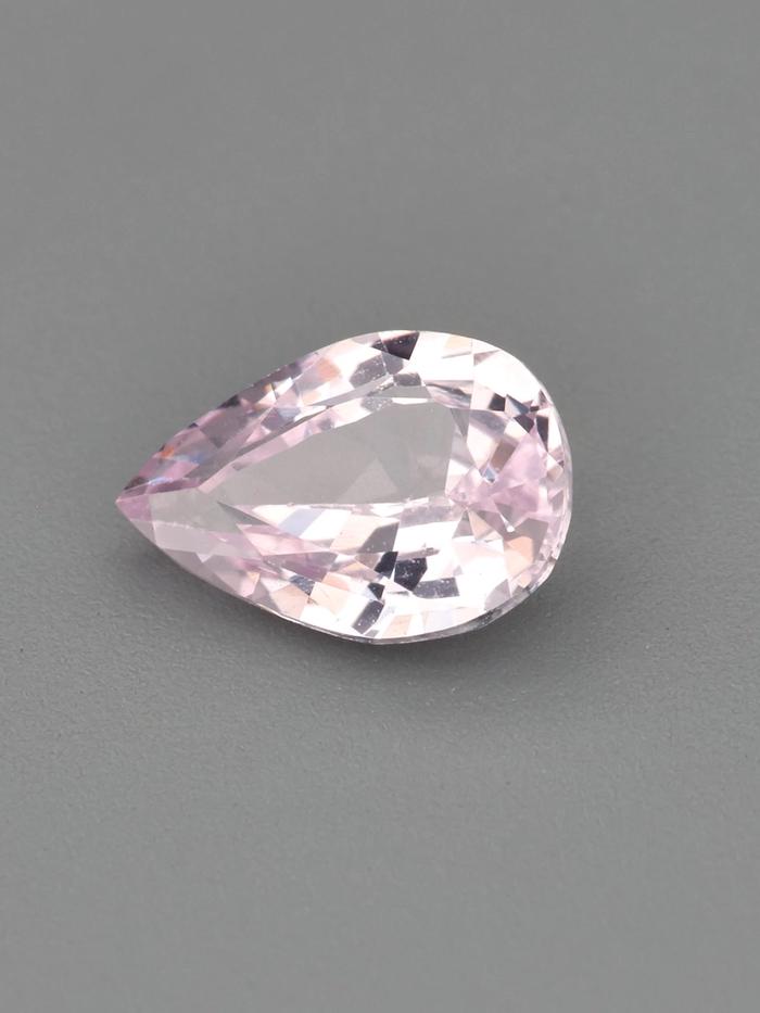Nangi fine jewelry - pink gemstone in gold
