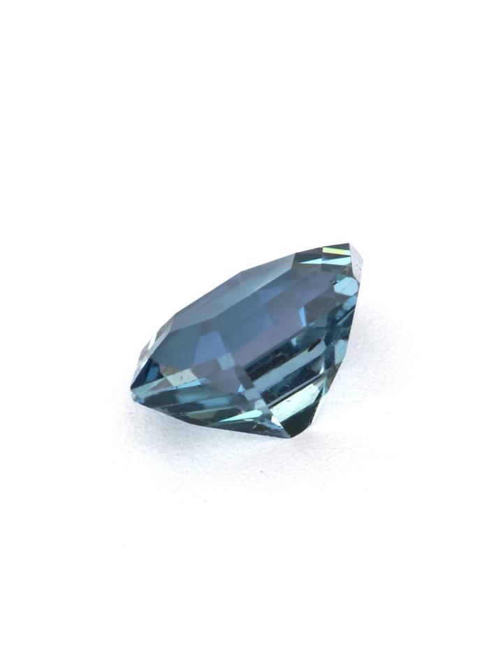 Nangi fine jewelry - blue gemstone in gold