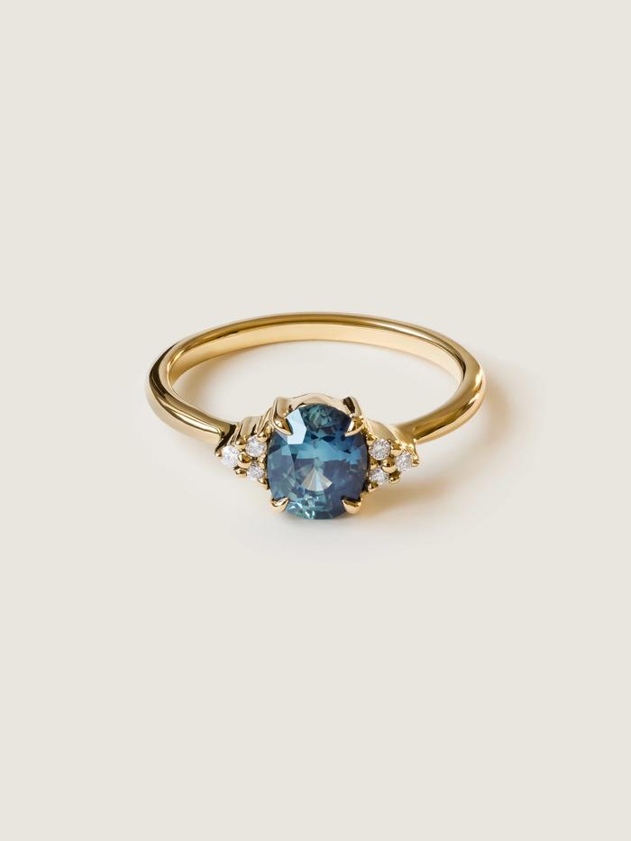 Nangi fine jewelry - teal / Peacock sapphire ring in yellow gold