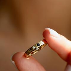 Nangi fine jewelry - blue ring in yellow gold