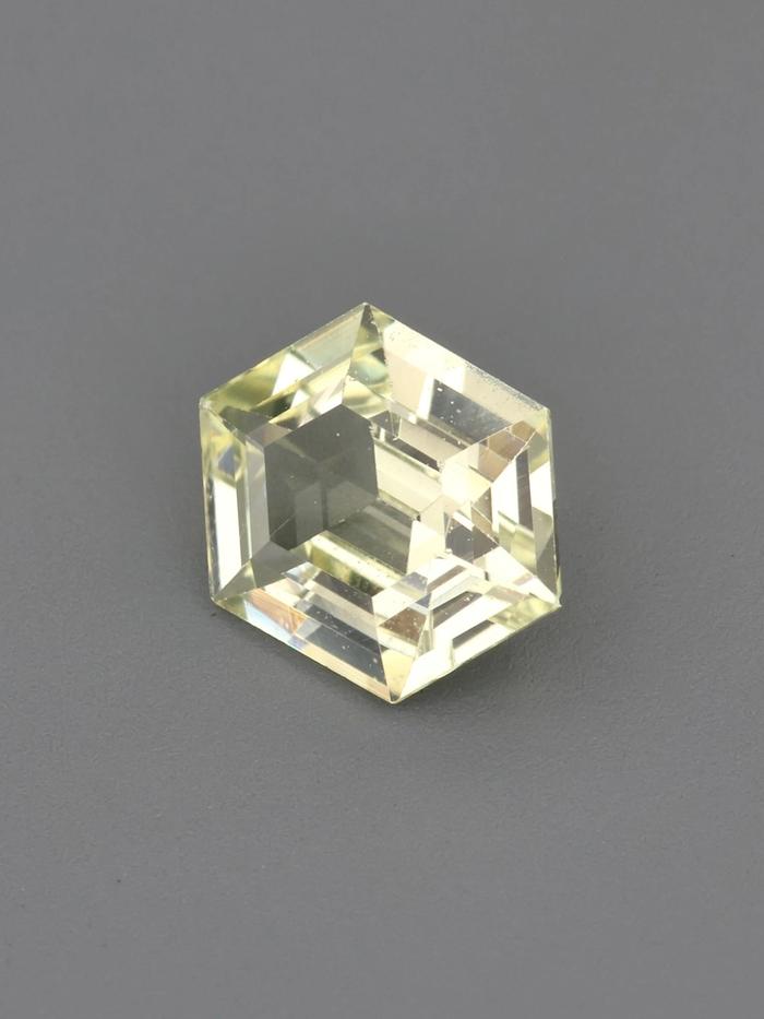 Nangi fine jewelry - champagne sapphire gemstone in gold