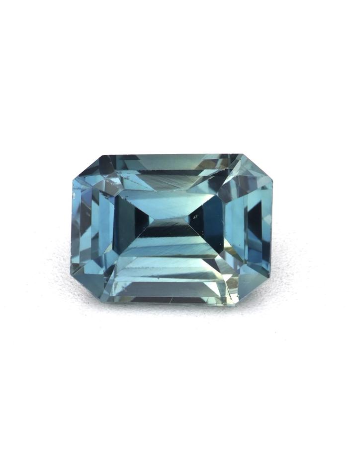 Nangi fine jewelry - blue sapphire gemstone in gold
