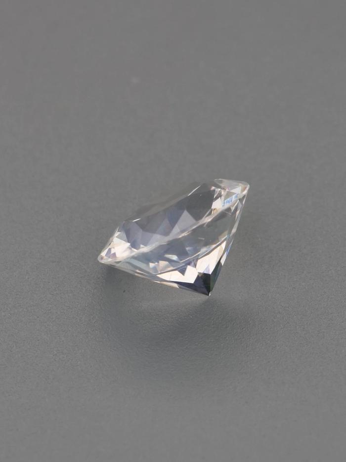 Nangi fine jewelry - white gemstone in gold