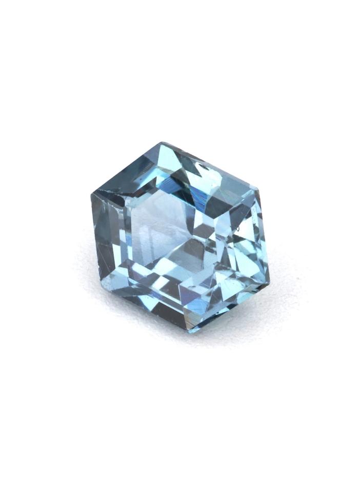 Nangi fine jewelry - blue gemstone in gold