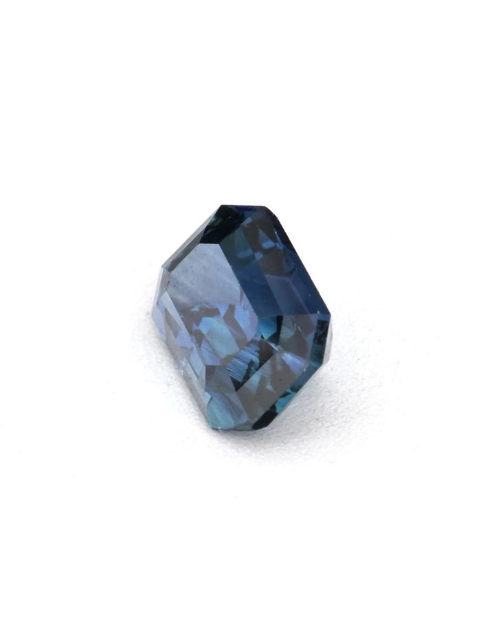 Nangi fine jewelry - blue sapphire gemstone in gold